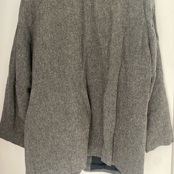 Safe Harbor Women’s gray wool 2piece suit with polyester liner. Blazer and skirt - Picture 2 of 7